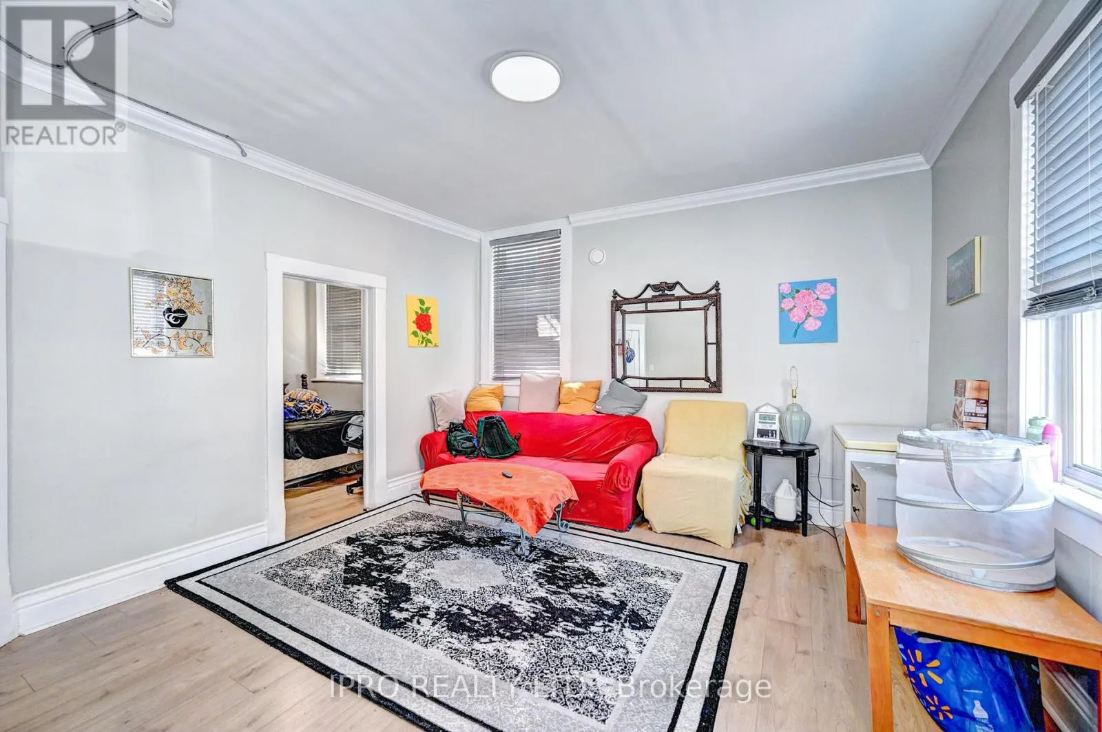 15 AINSLIE STREET N