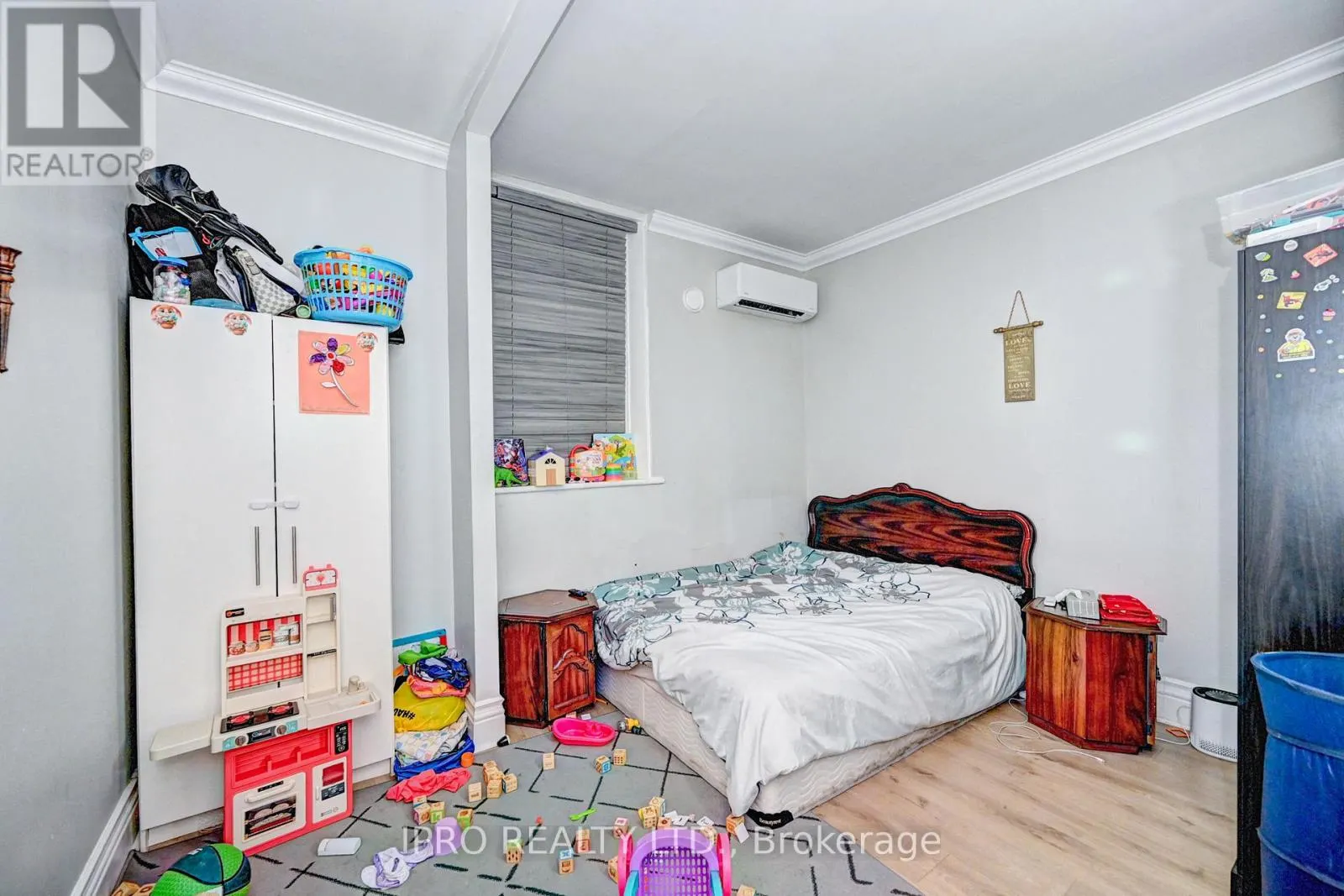 15 AINSLIE STREET N