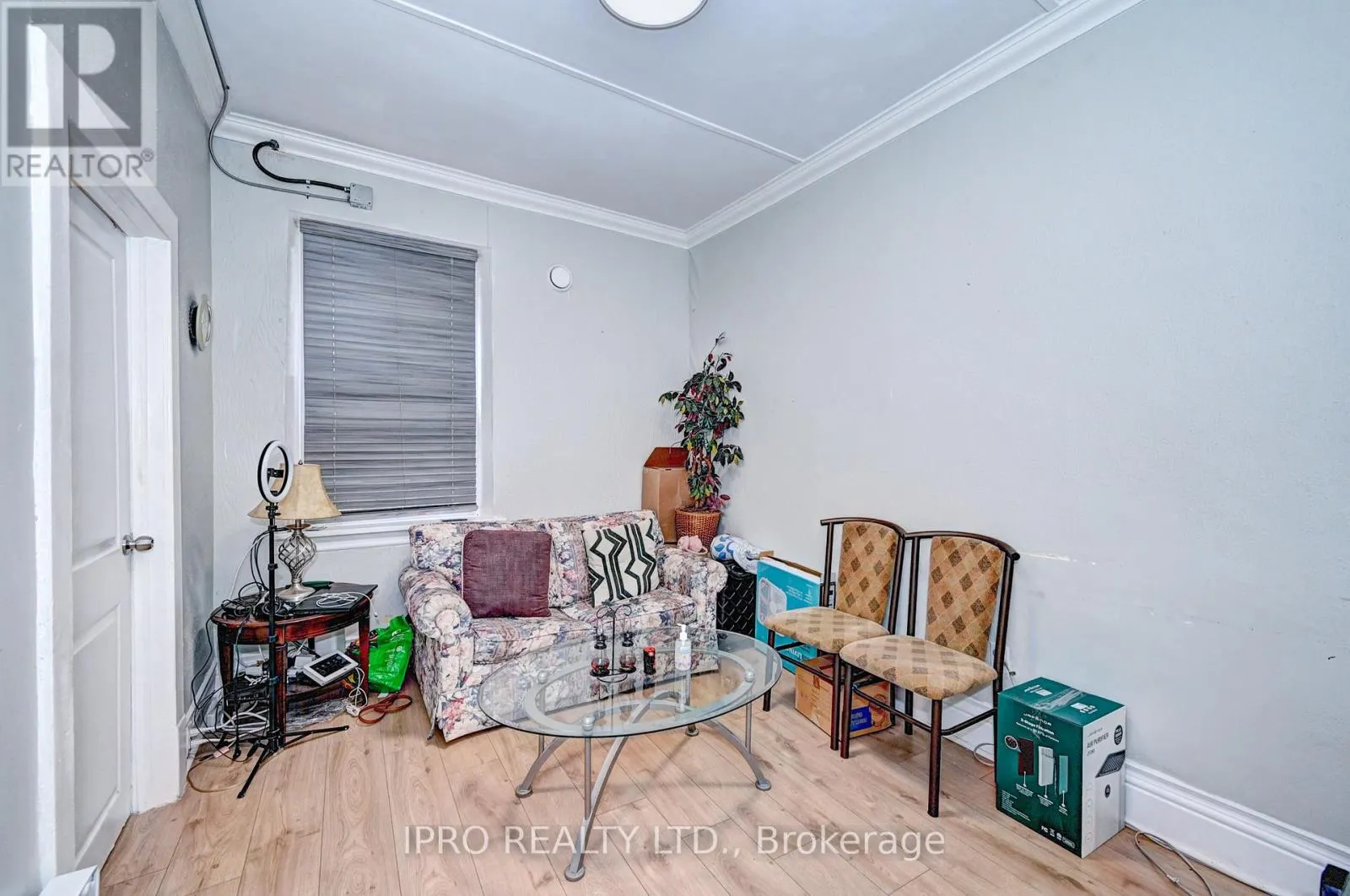 15 AINSLIE STREET N