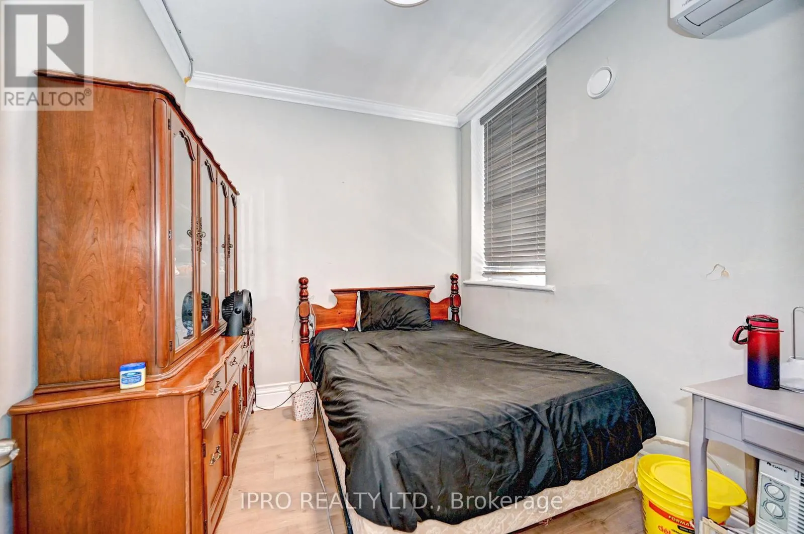 15 AINSLIE STREET N