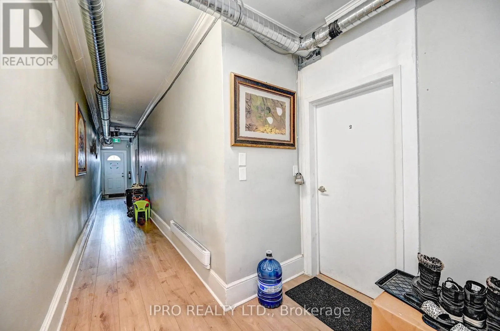15 AINSLIE STREET N