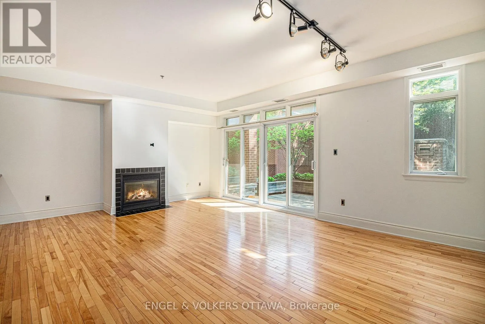 104 - 400 MCLEOD STREET