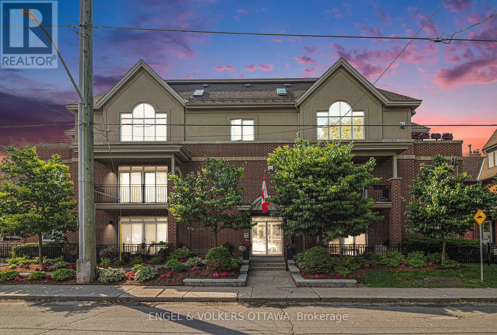 104 - 400 MCLEOD STREET