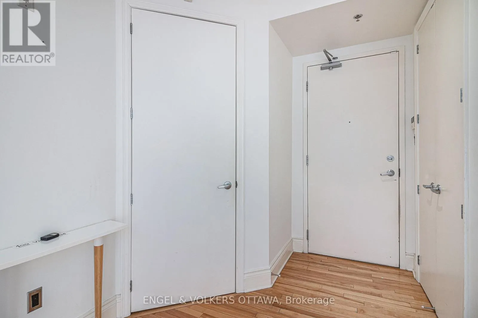 104 - 400 MCLEOD STREET