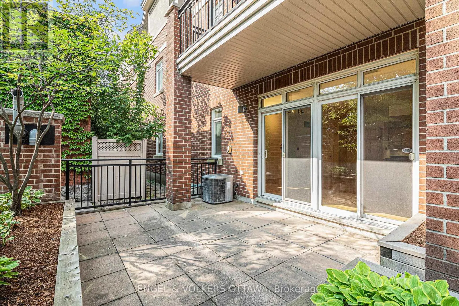 104 - 400 MCLEOD STREET