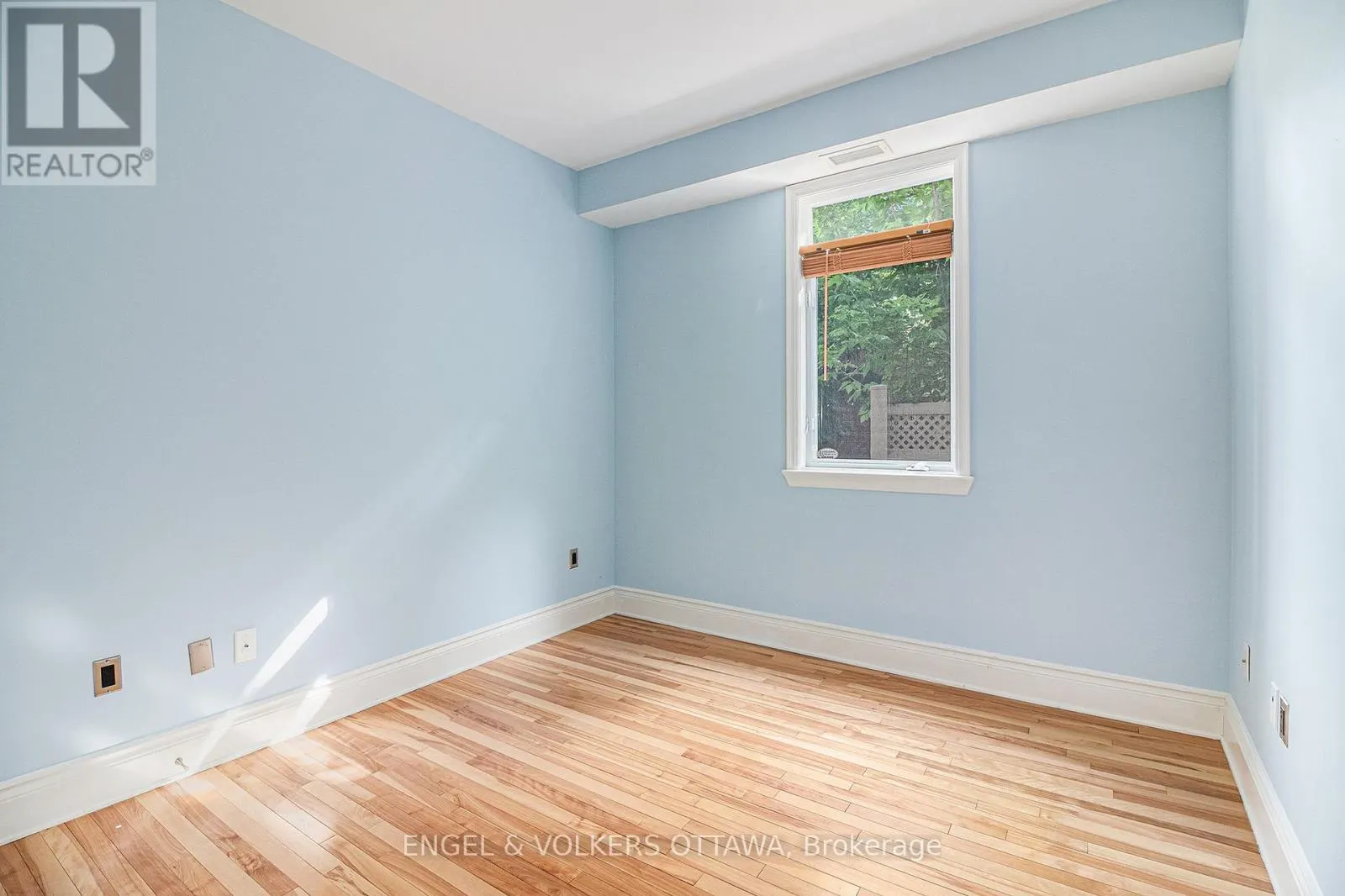 104 - 400 MCLEOD STREET