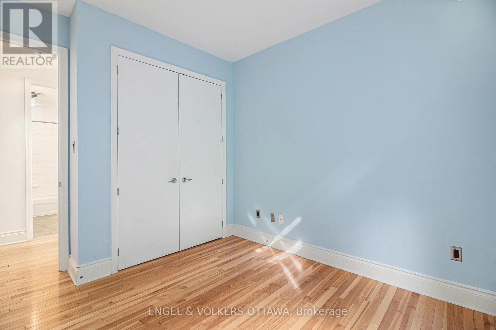 104 - 400 MCLEOD STREET