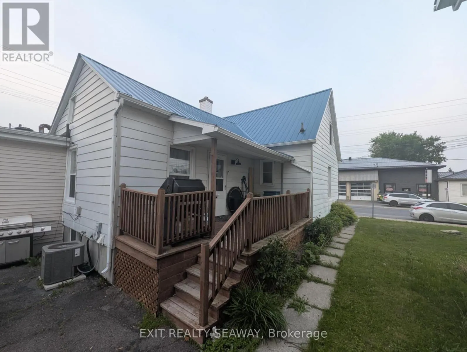 4496 STE CATHERINE STREET