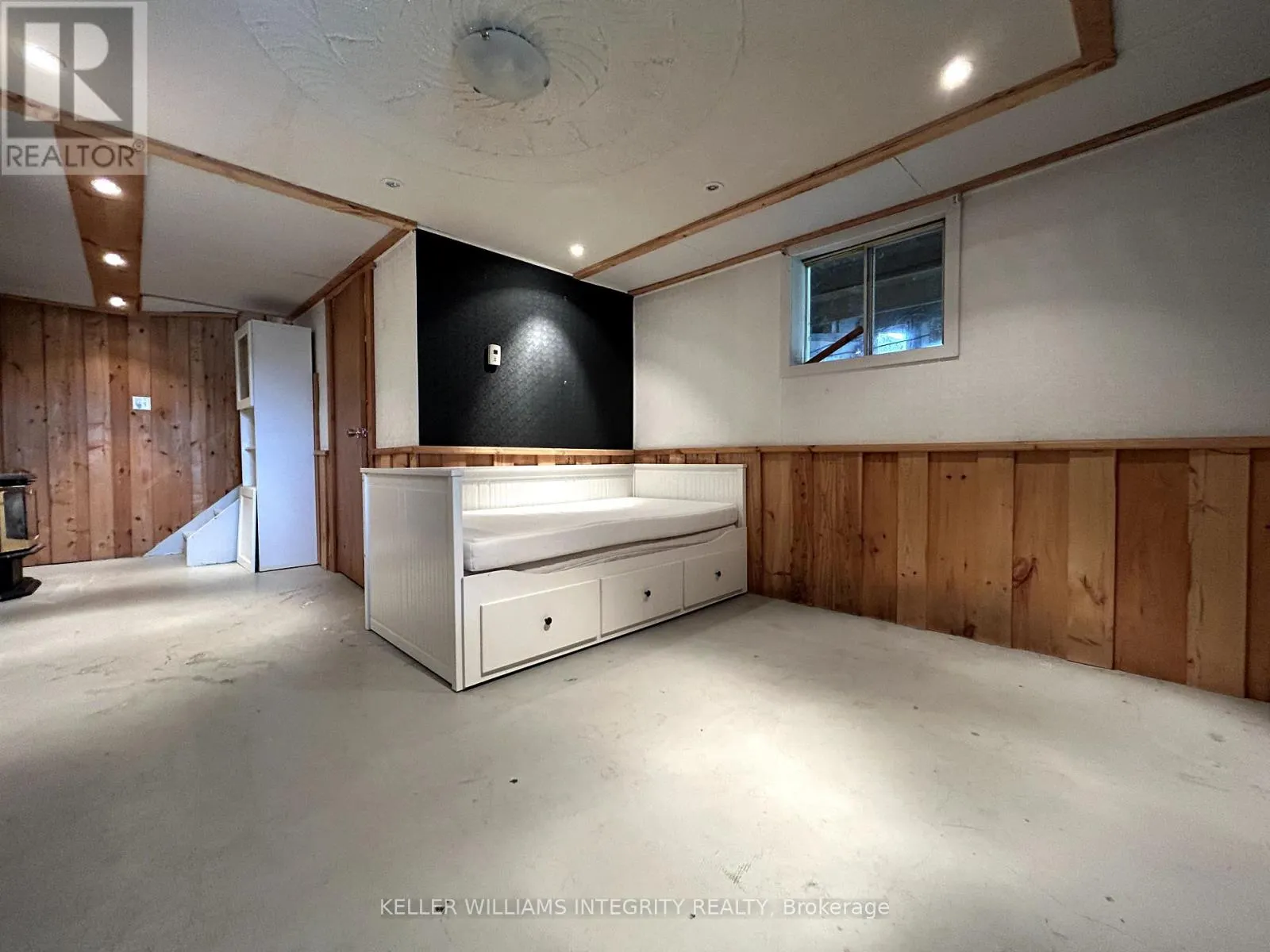 61 LECLAIR ROAD W