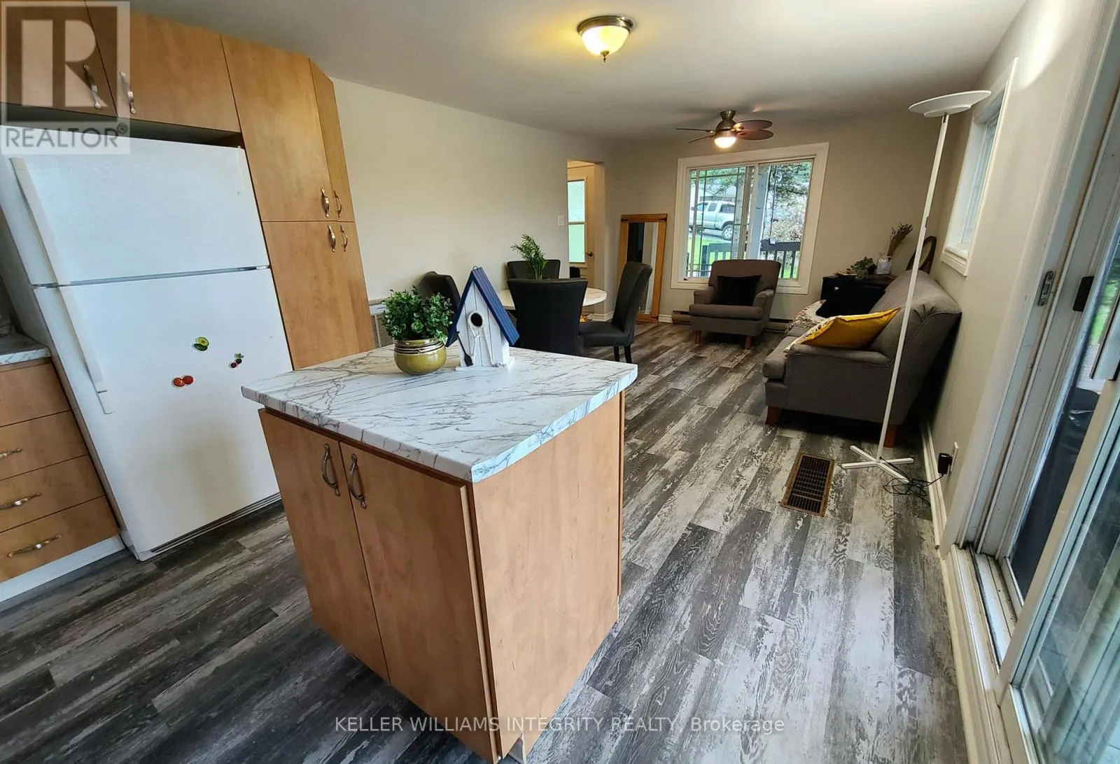 61 LECLAIR ROAD W
