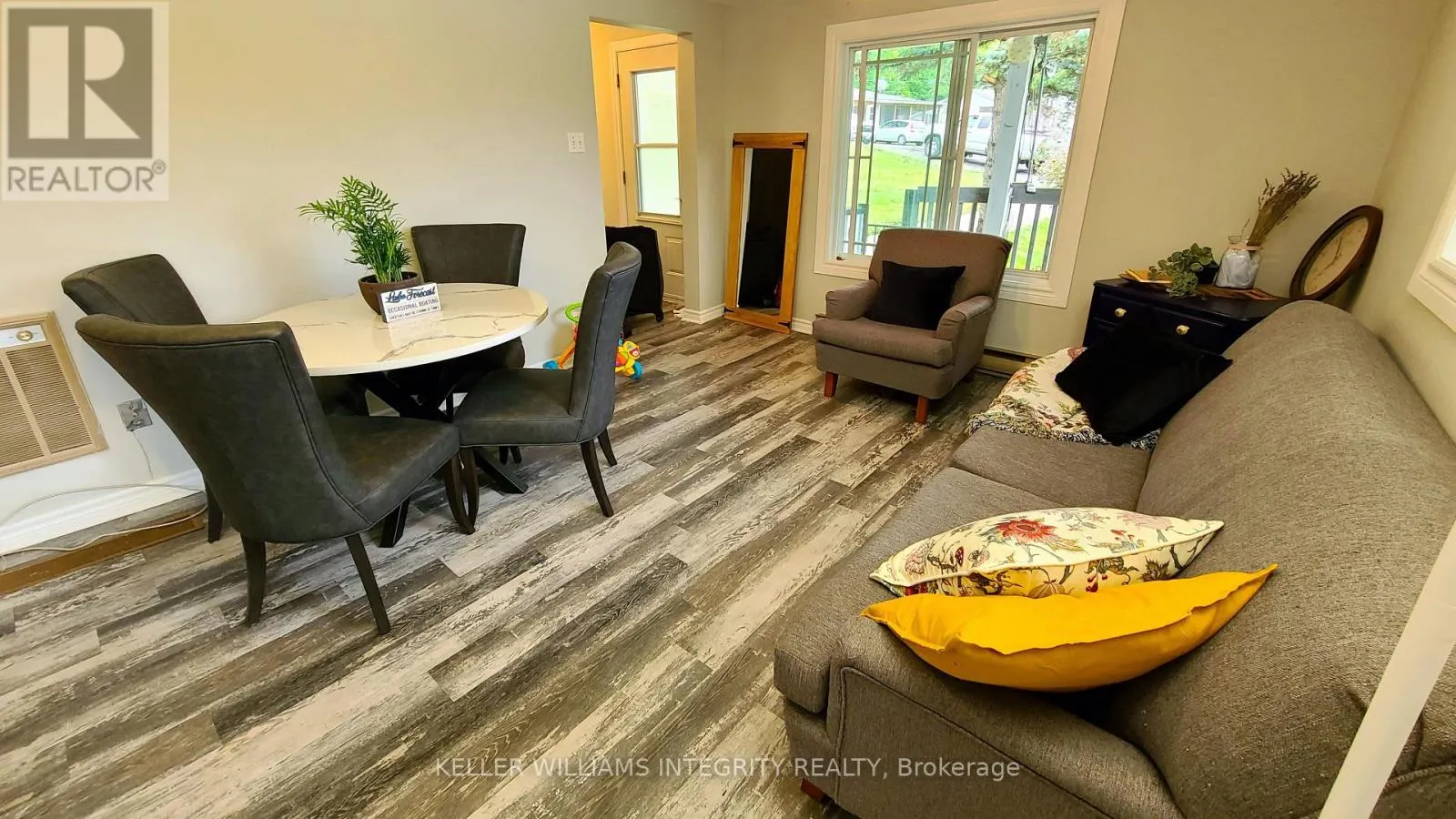 61 LECLAIR ROAD W