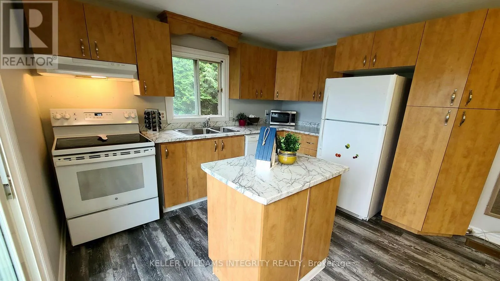 61 LECLAIR ROAD W