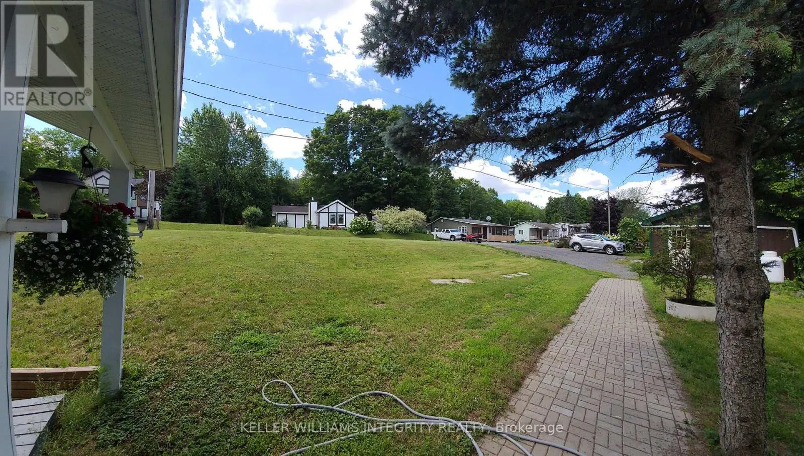 61 LECLAIR ROAD W