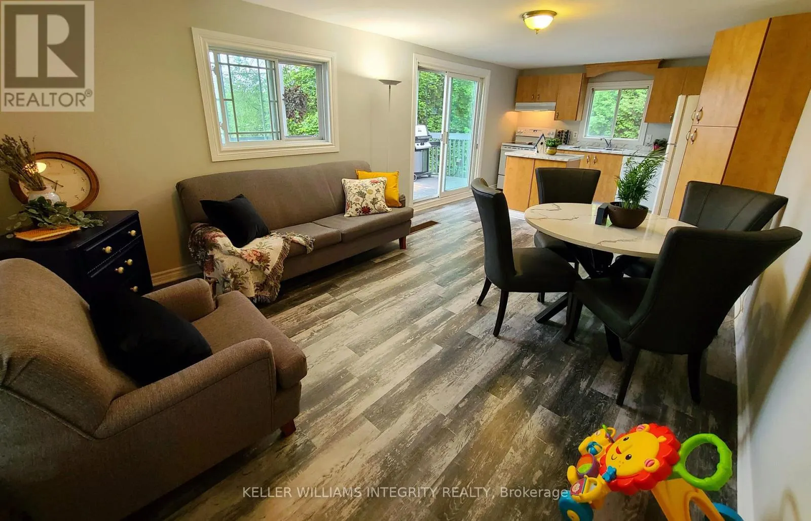 61 LECLAIR ROAD W