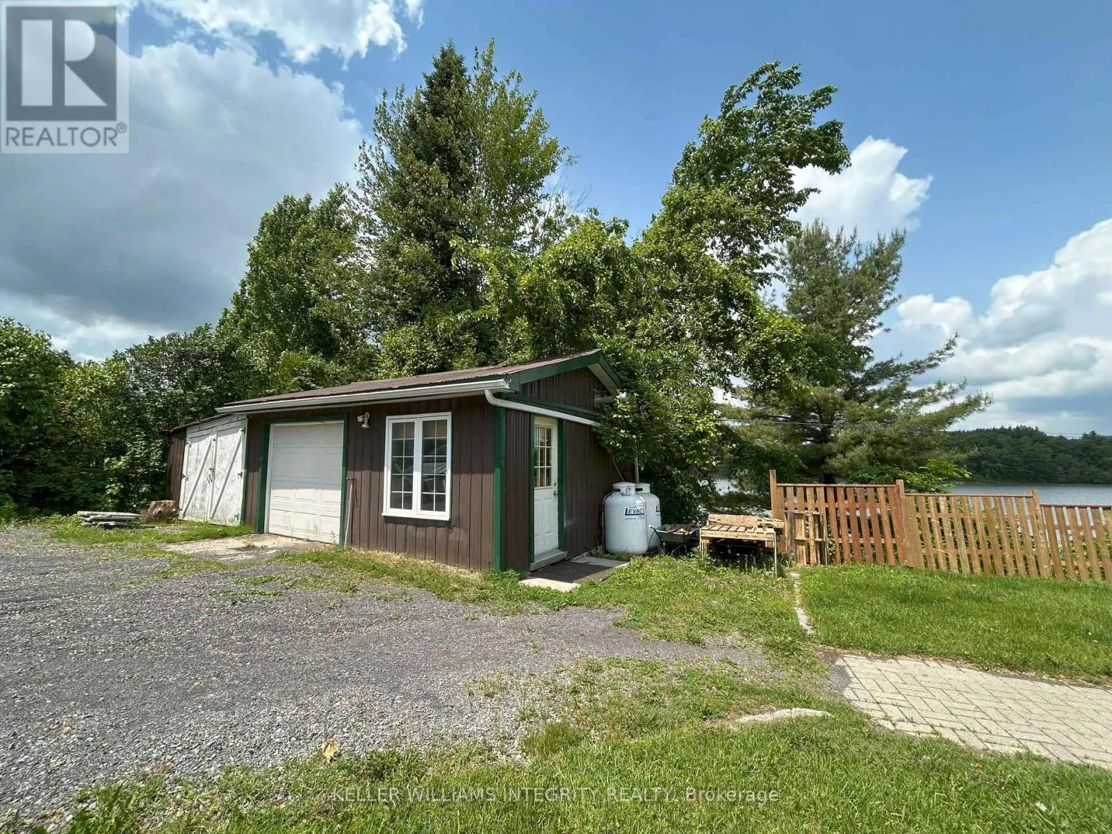 61 LECLAIR ROAD W