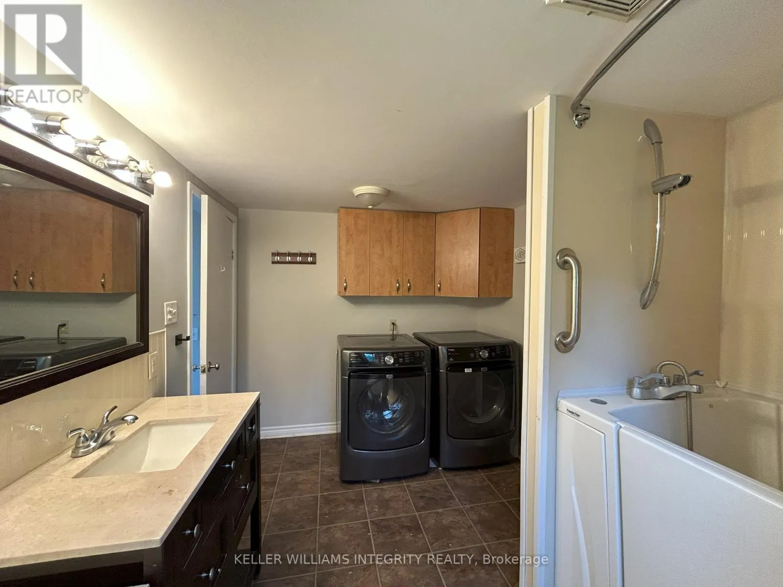 61 LECLAIR ROAD W