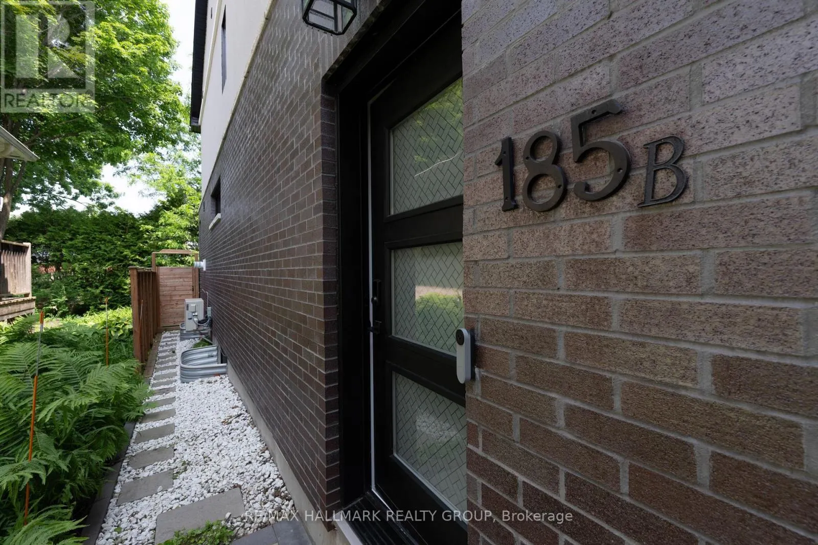 185A 185B CARLETON AVENUE