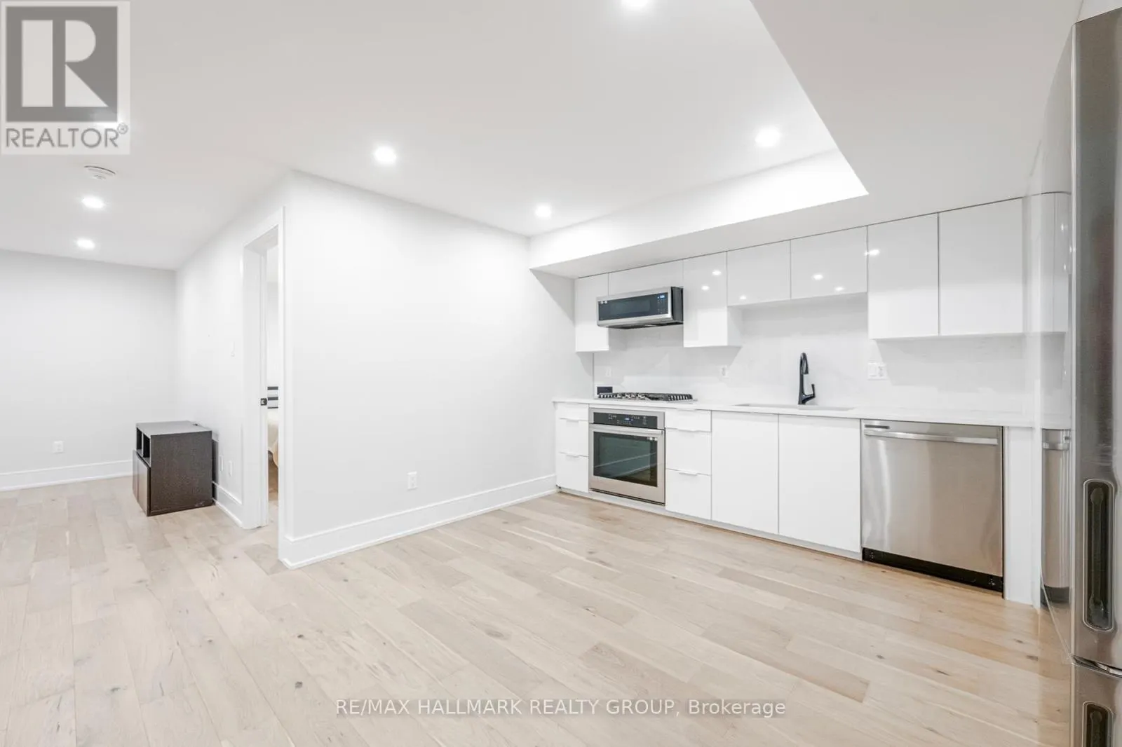 185A 185B CARLETON AVENUE