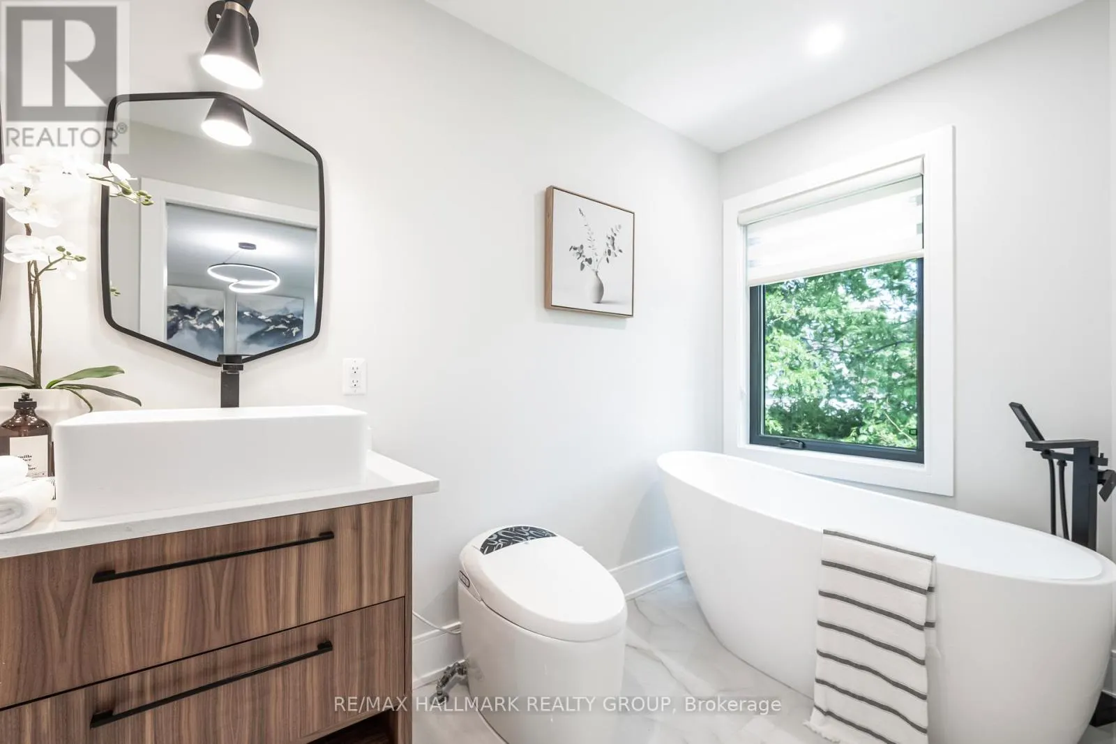 185A 185B CARLETON AVENUE