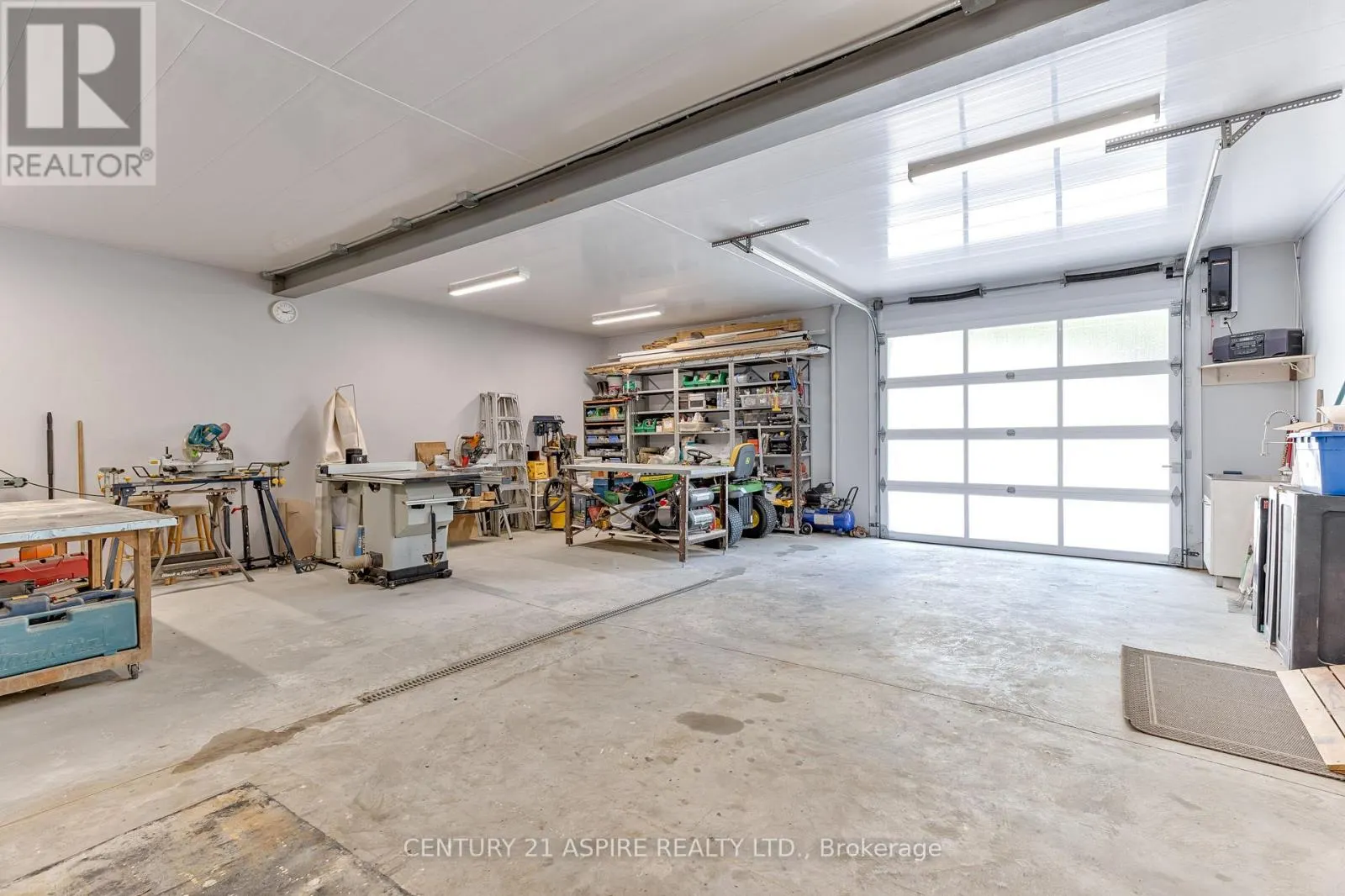 402 LA PASSE ROAD