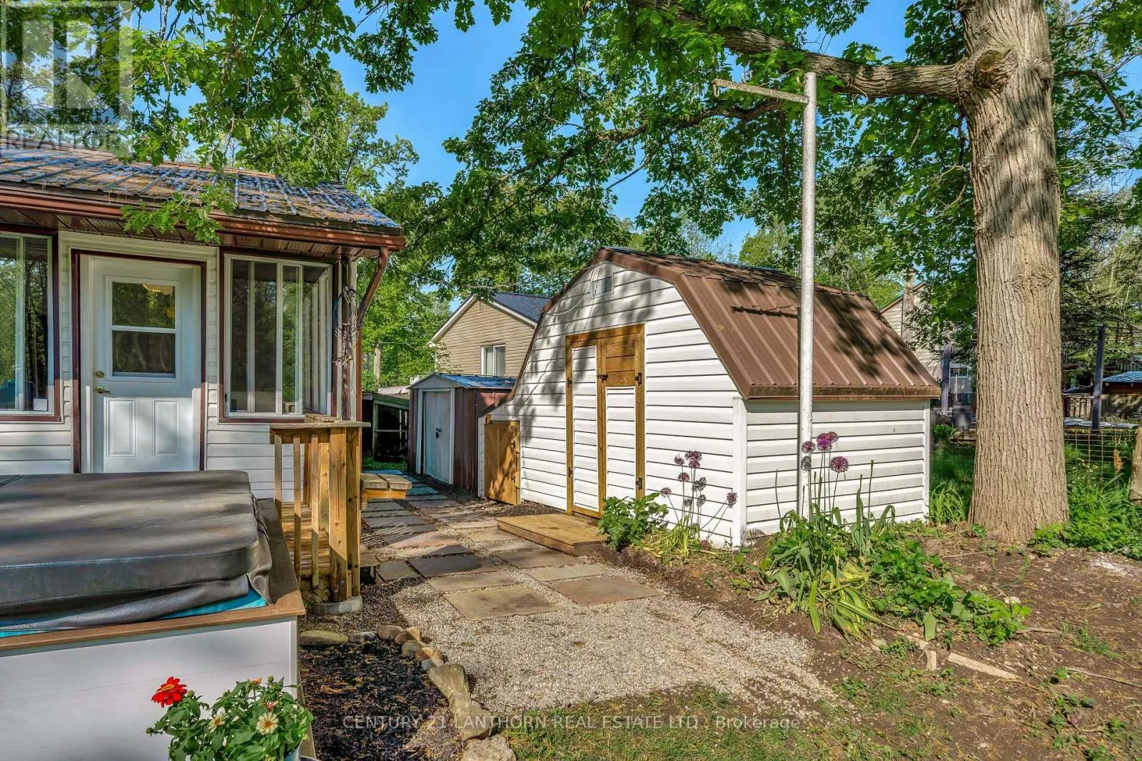 202 RIVER ROAD E