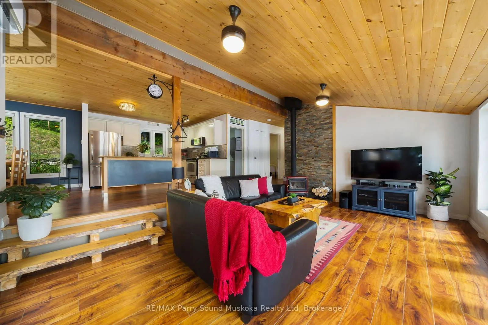 362 HEALEY LAKE
