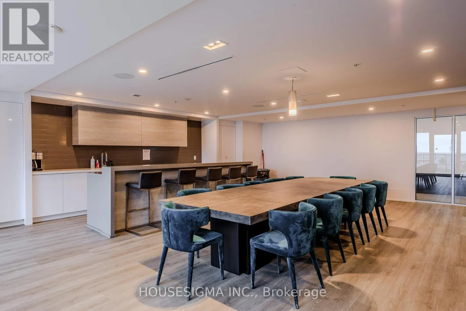 807 - 16 CONCORD PLACE, #807