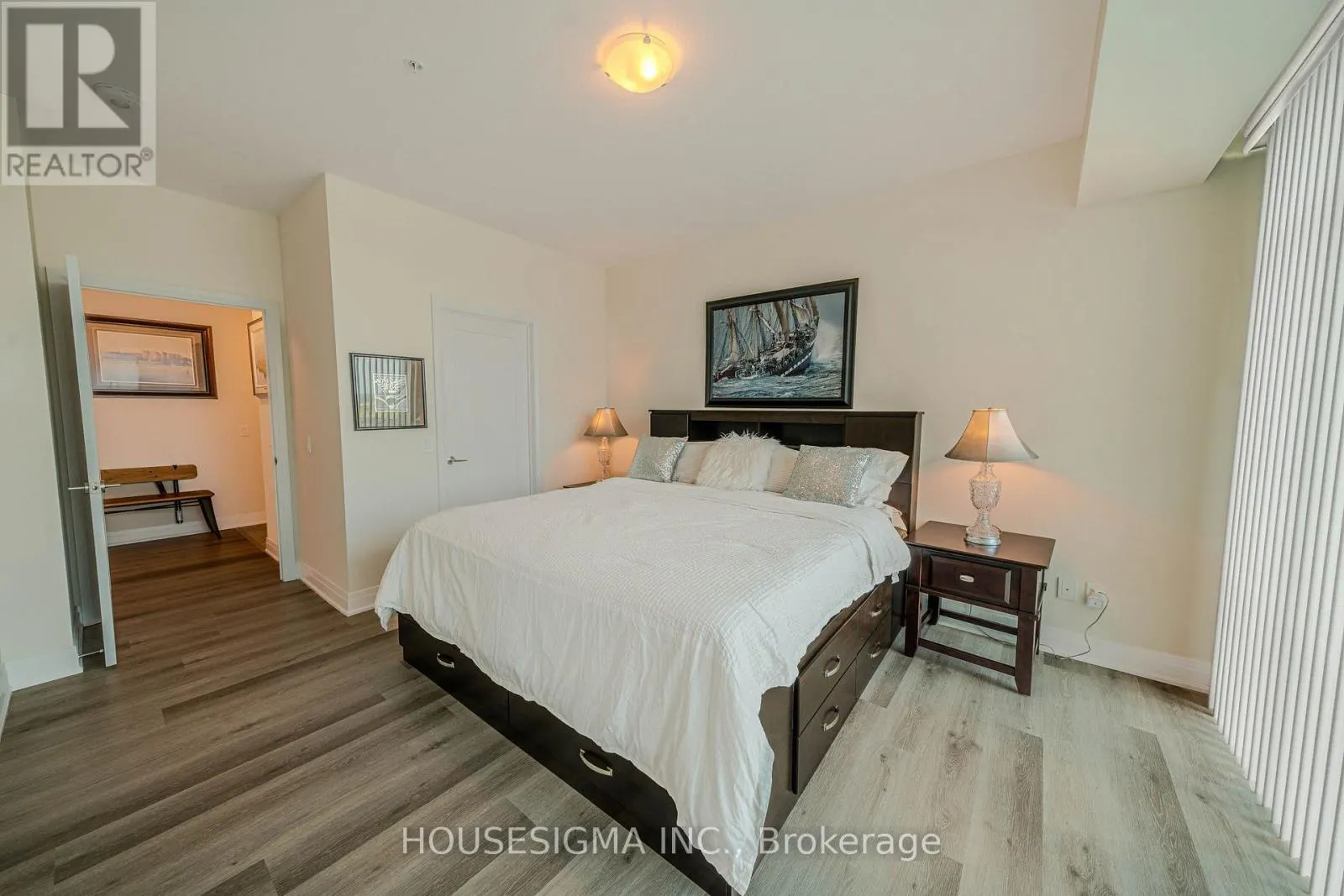 807 - 16 CONCORD PLACE, #807
