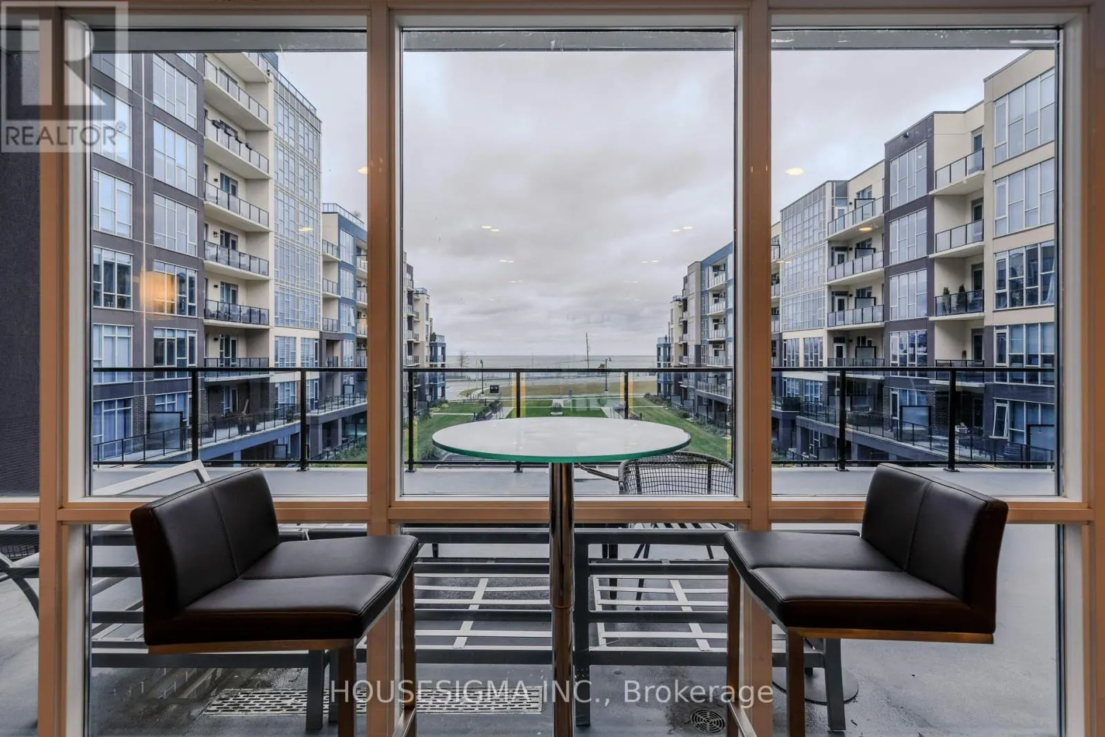807 - 16 CONCORD PLACE, #807