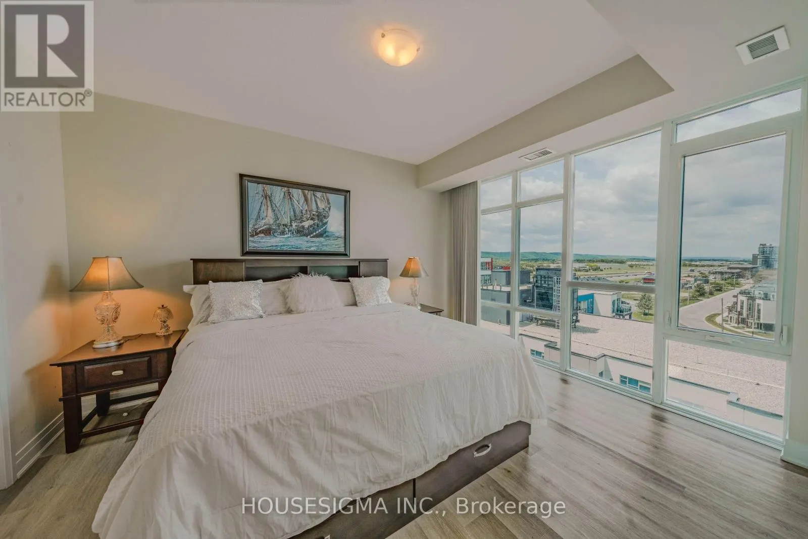 807 - 16 CONCORD PLACE, #807