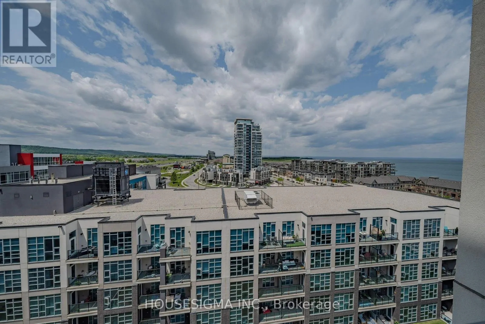807 - 16 CONCORD PLACE, #807