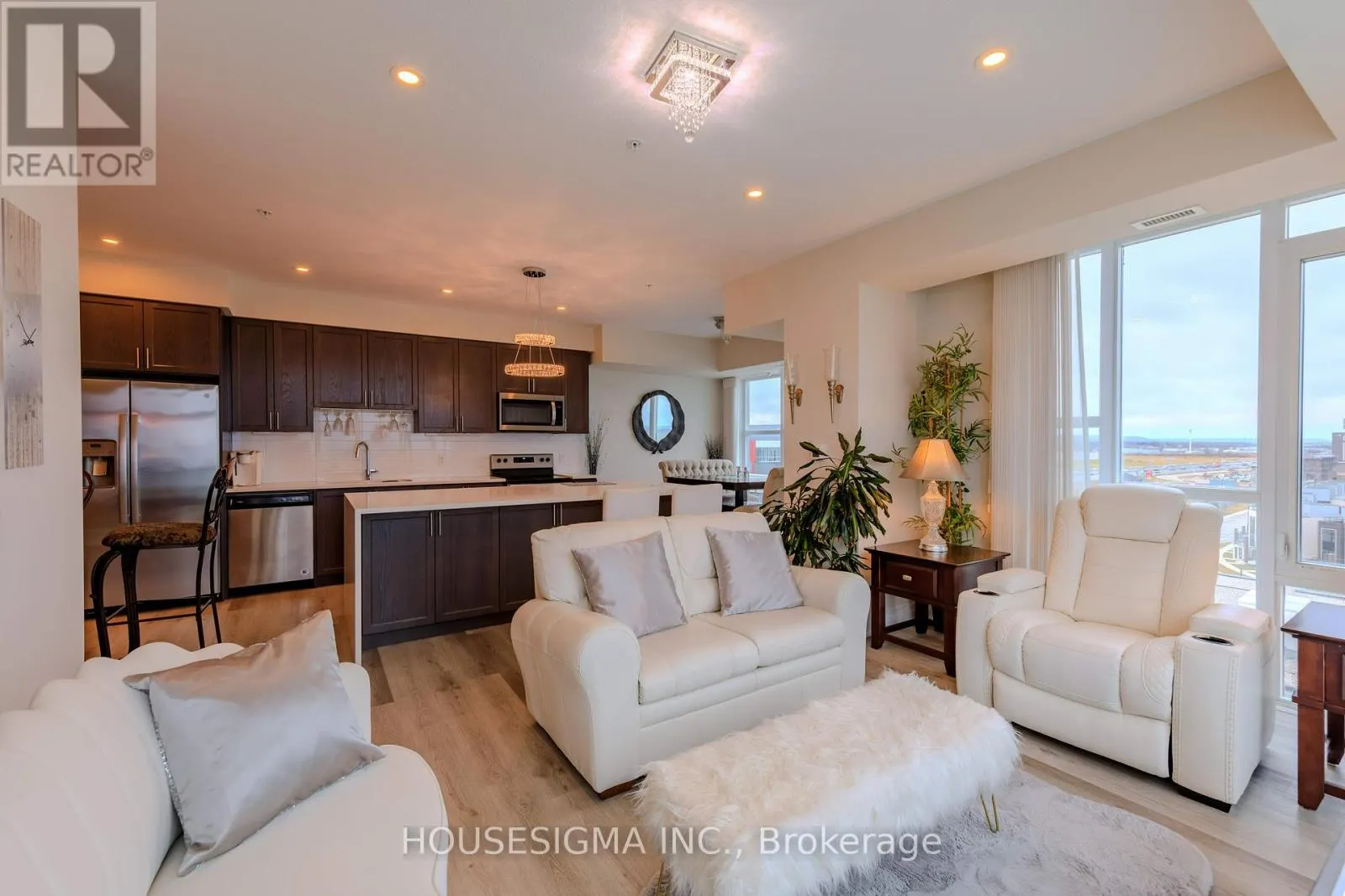 807 - 16 CONCORD PLACE, #807