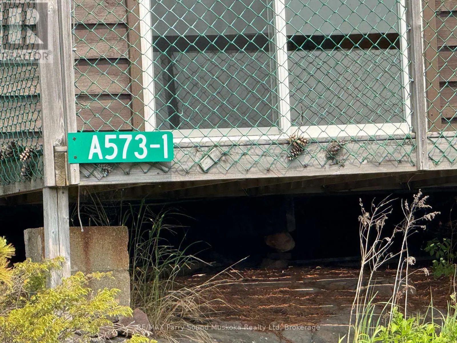 1 A775 ISLAND