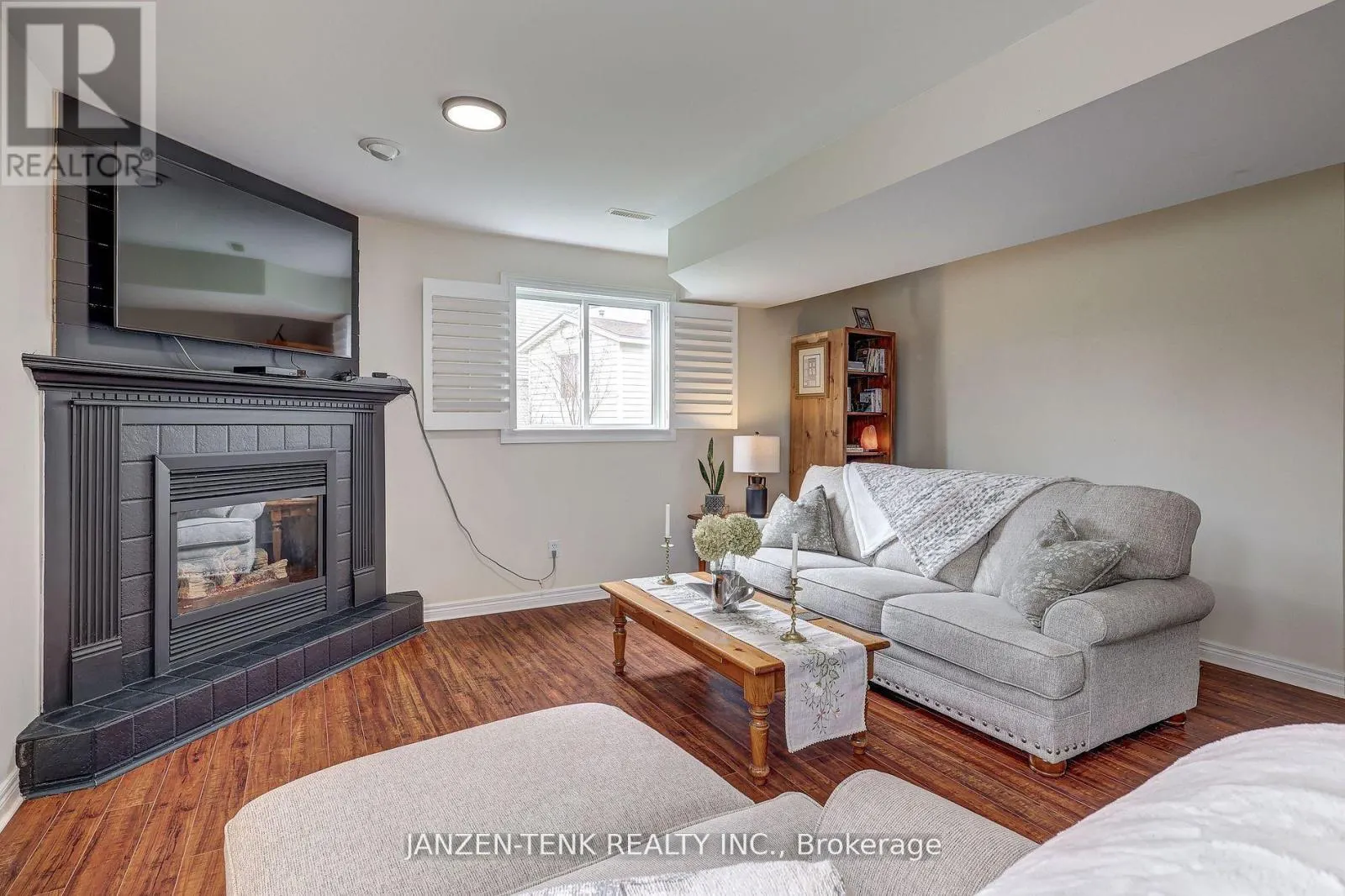 2 ROSETHORN COURT