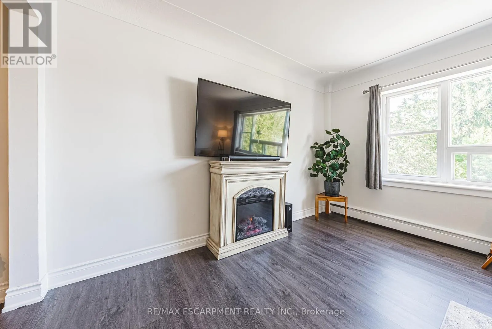 208 - 836 CONCESSION STREET