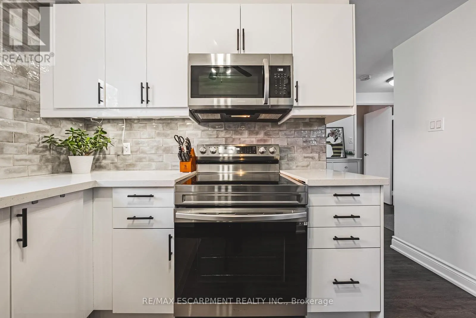 208 - 836 CONCESSION STREET