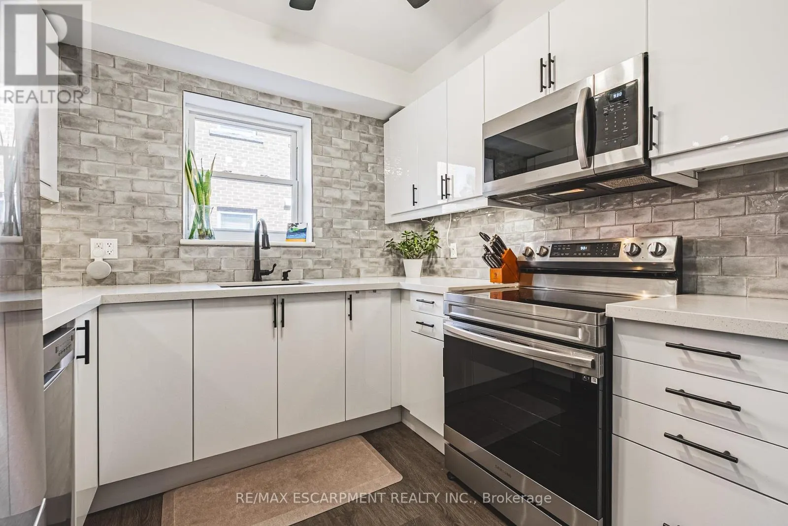 208 - 836 CONCESSION STREET
