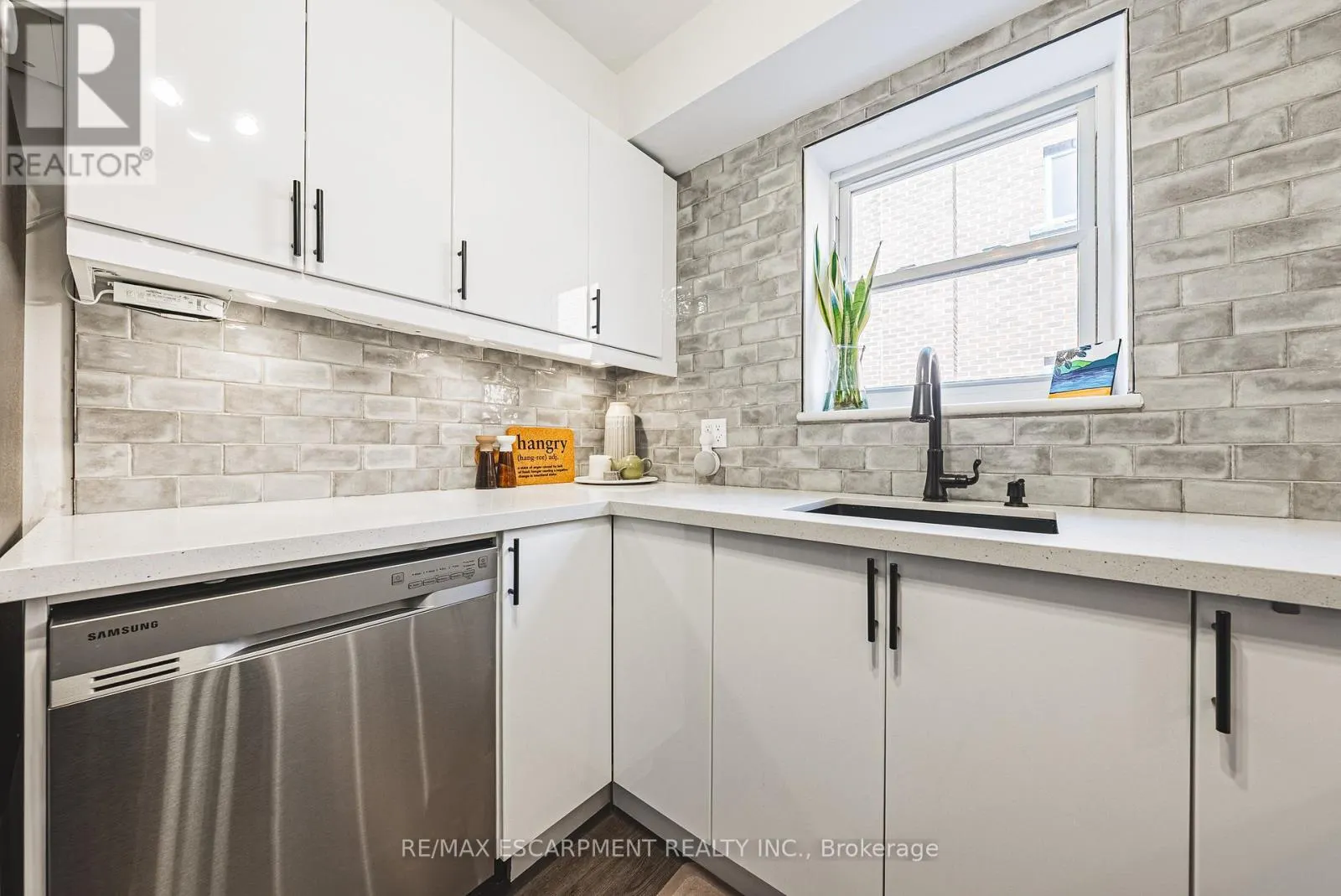 208 - 836 CONCESSION STREET