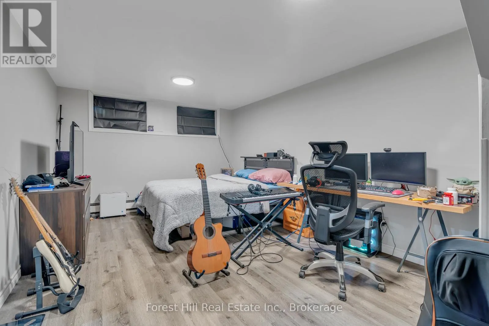 35 SHAFTSBURY DRIVE