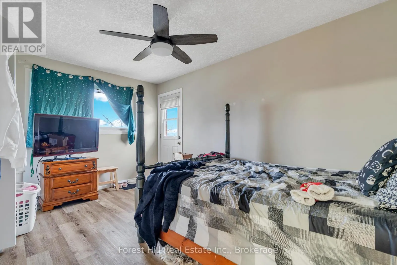 35 SHAFTSBURY DRIVE