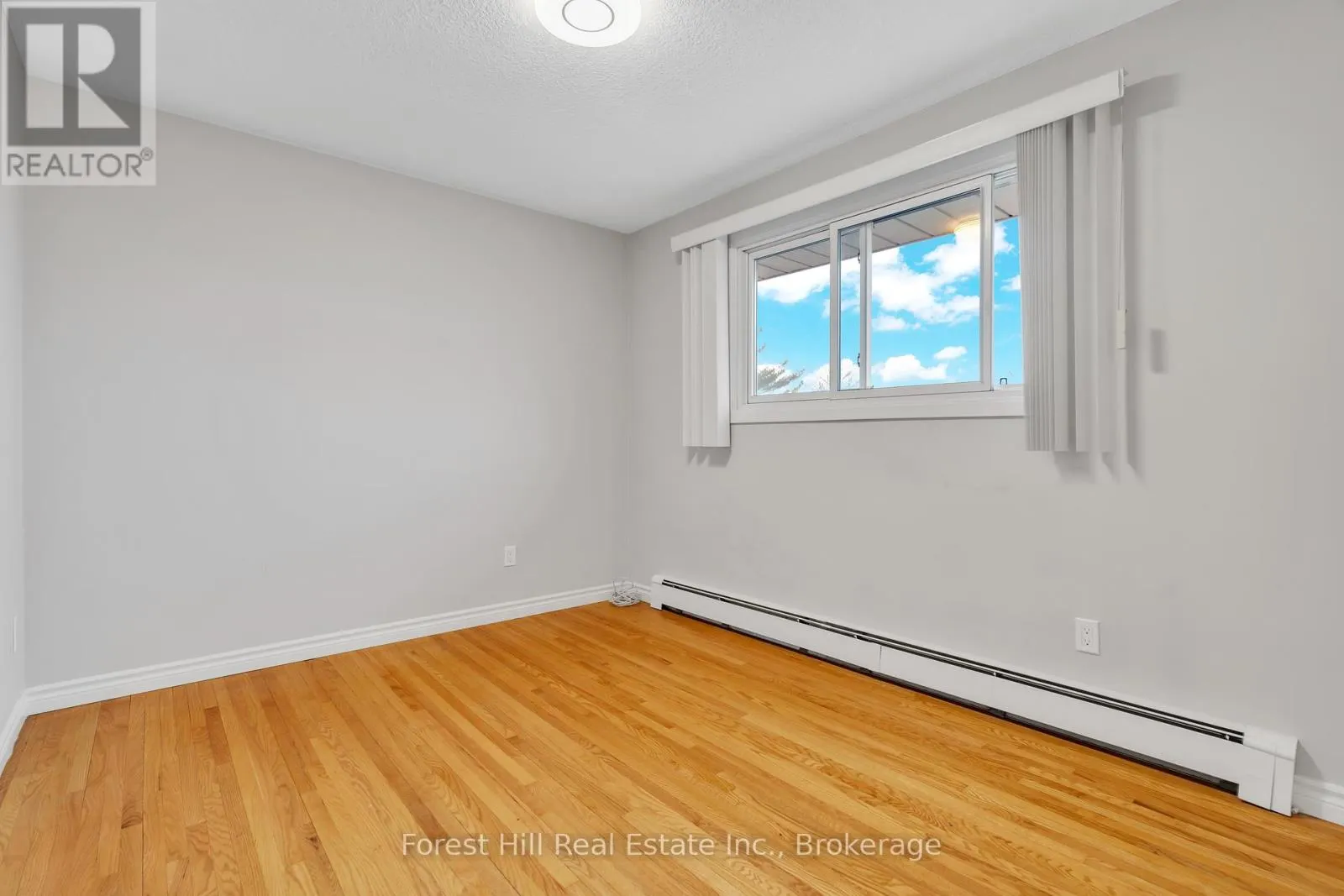 35 SHAFTSBURY DRIVE