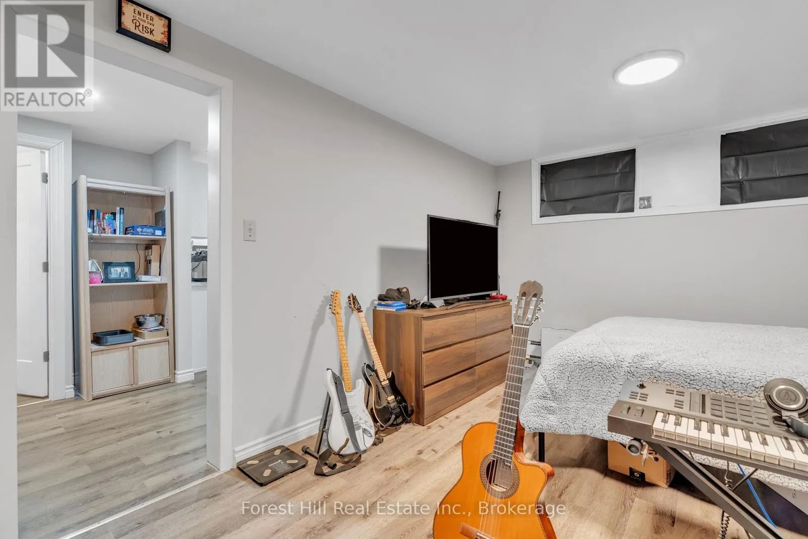 35 SHAFTSBURY DRIVE
