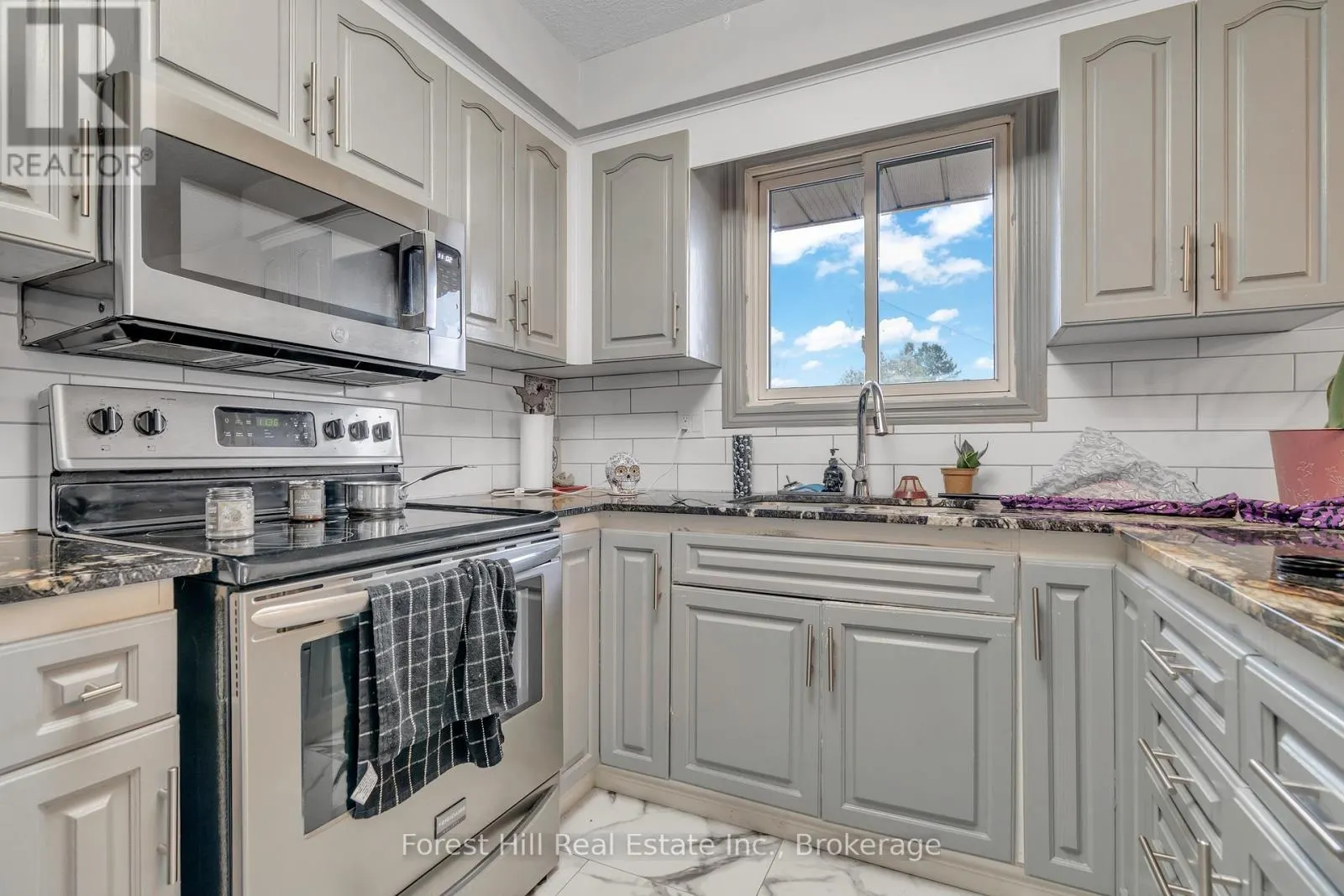 35 SHAFTSBURY DRIVE