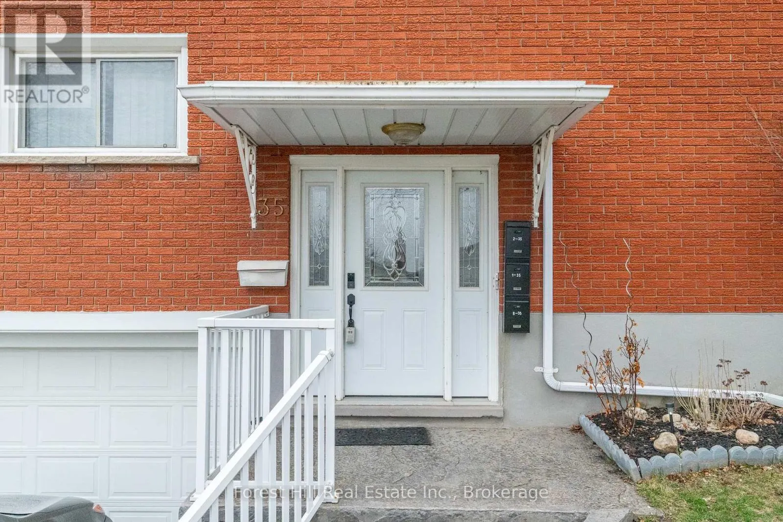 35 SHAFTSBURY DRIVE