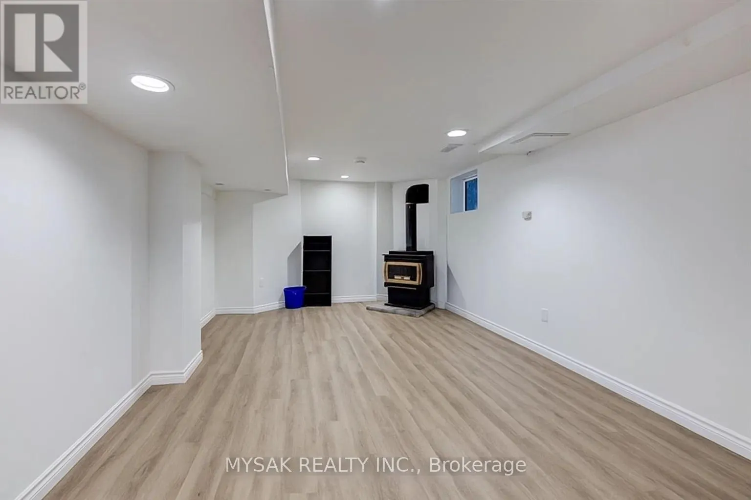 17 WEST 3RD STREET