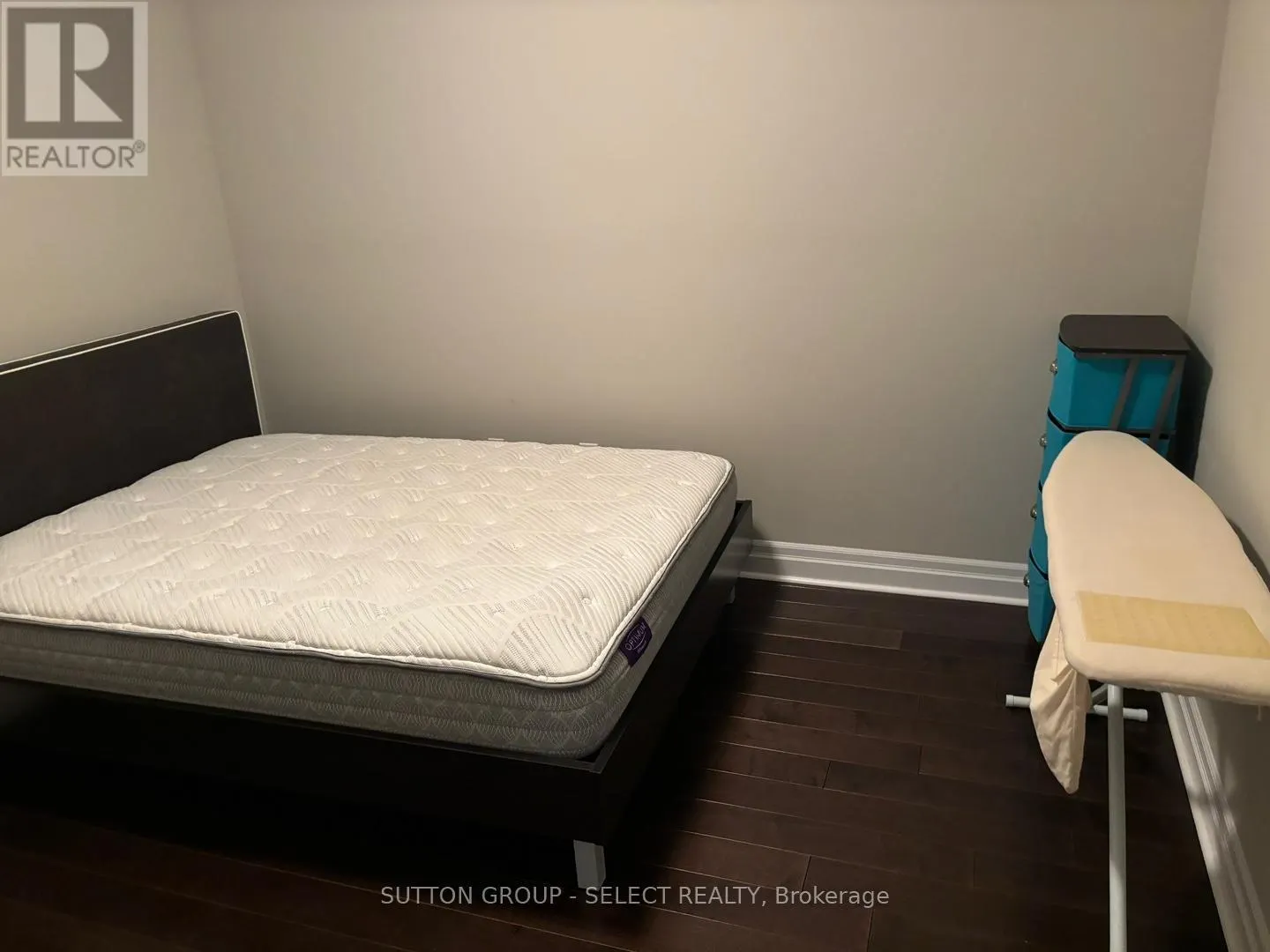803 - 240 VILLAGEWALK BOULEVARD, #803