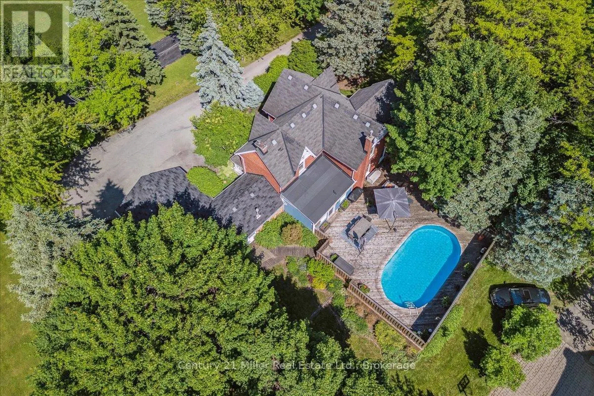 585 DUNDAS STREET E