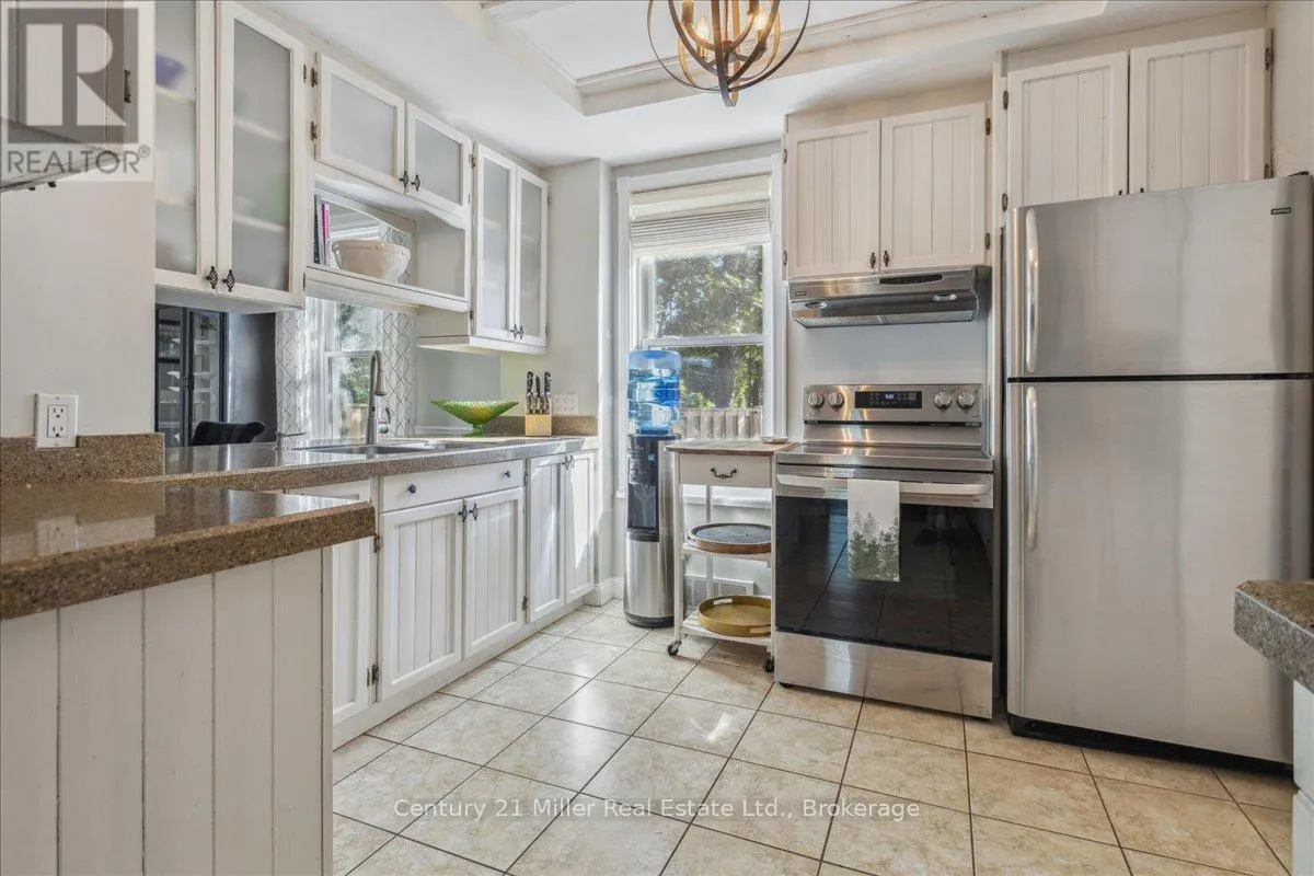 585 DUNDAS STREET E