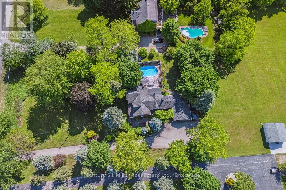 585 DUNDAS STREET E