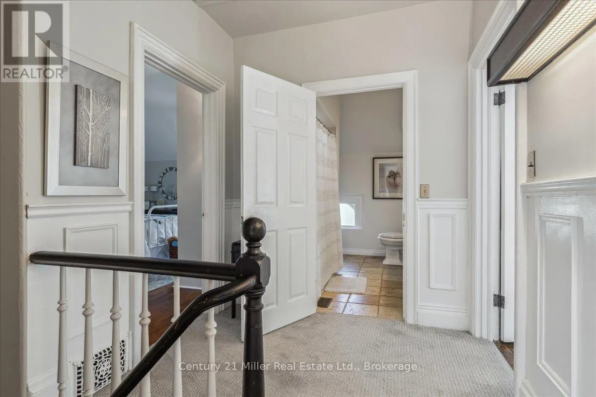 585 DUNDAS STREET E